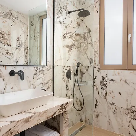 The 12th فندق 3*