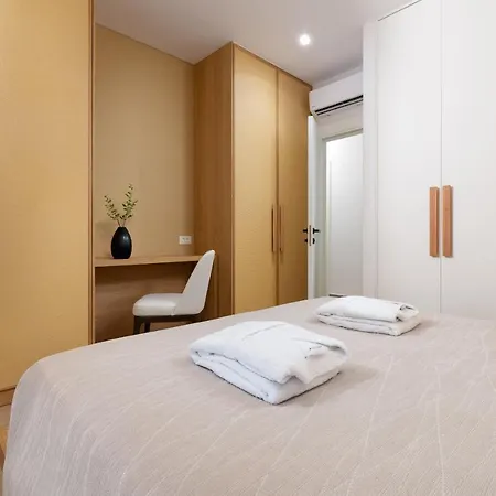 The 12th Ξενοδοχείο *